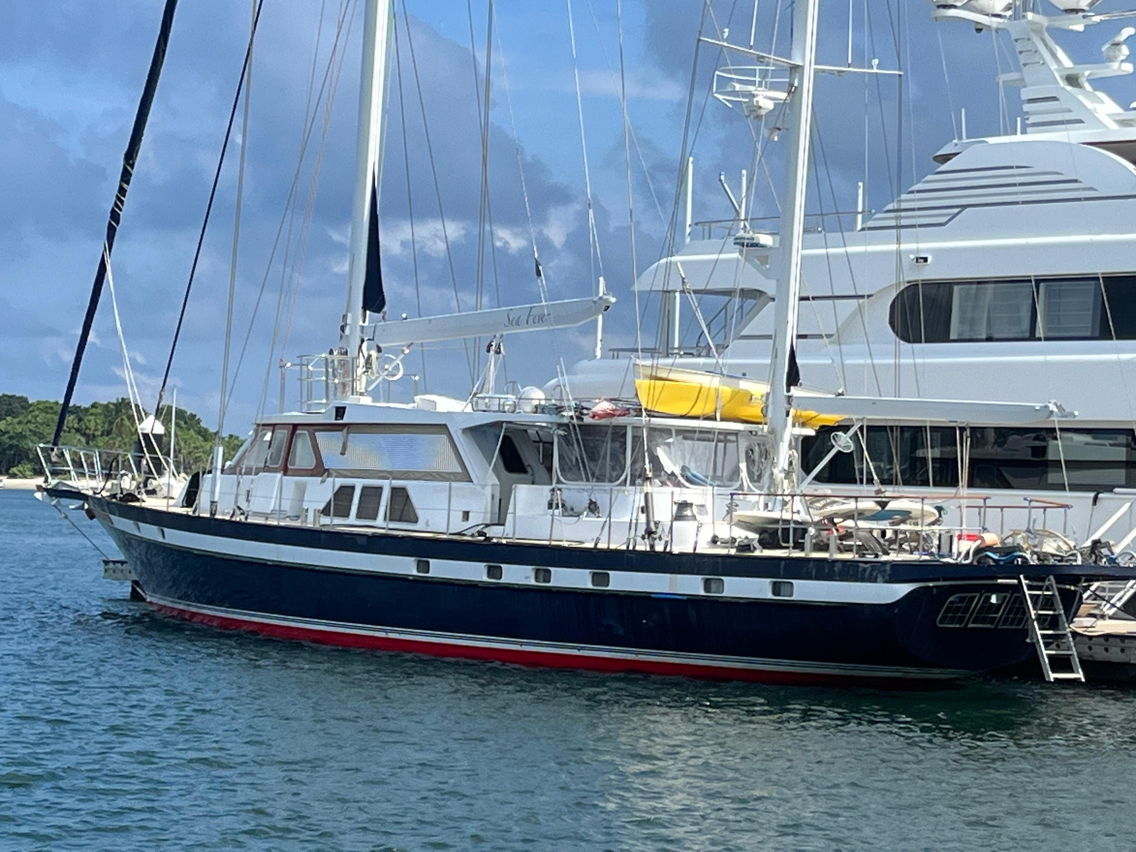 Sea Fever — 98 ft Jongert Motorsailer